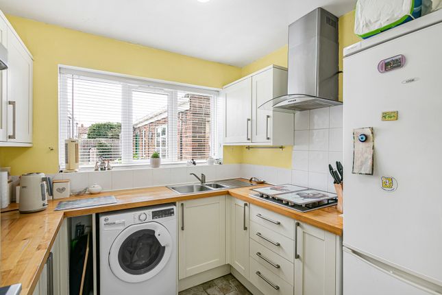 51, Conway Road, Feltham photo 3