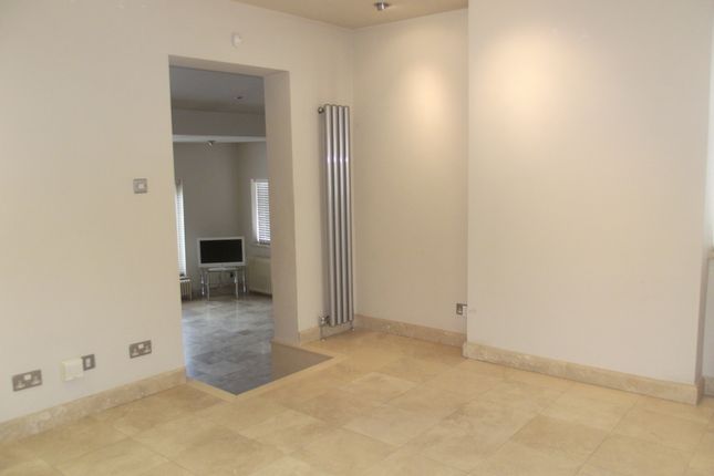 275A, Stockport photo 4