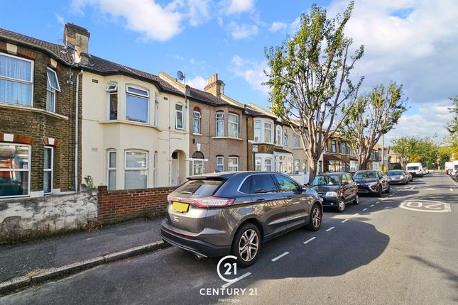 Flat to rent in Upton Park Road, Forest Gate