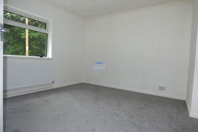 4, Gorwyl Flats, Ogmore Vale photo 5