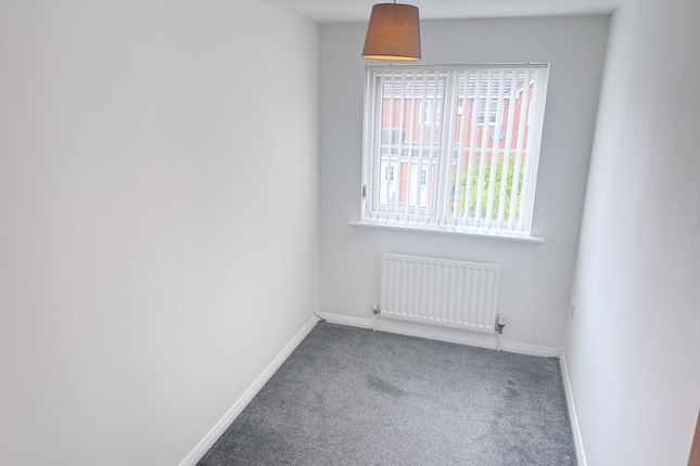 12g, Blueberry Avenue, New Moston photo 4
