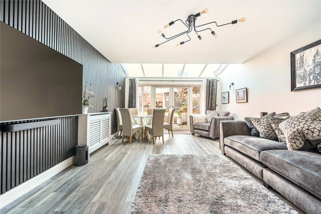 7, Harris Close, Orpington photo 2