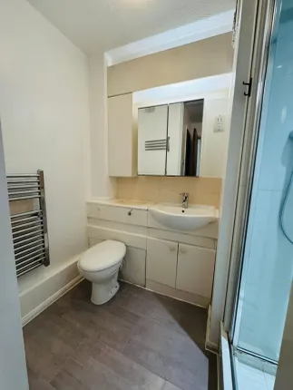 21, Ash Walk, Wembley photo 5