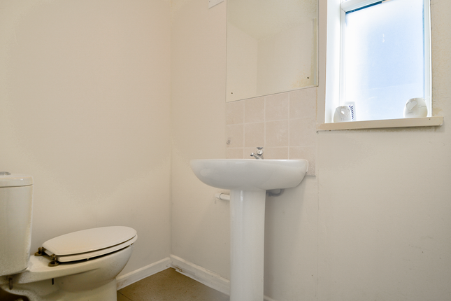 Flat to rent in St. Johns Road, Newport