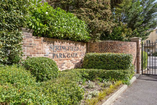 9 Springfield Park Gate Springfield Park Road, Horsham photo 4
