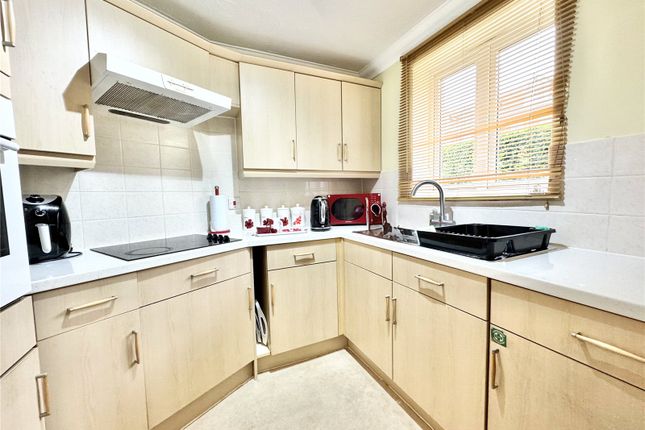 Flat 3, Fern Hill Lodge, 100, Victoria Road, Hampshire photo 3