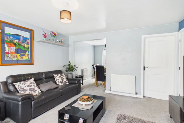 5, Viner Way, Hyde photo 4