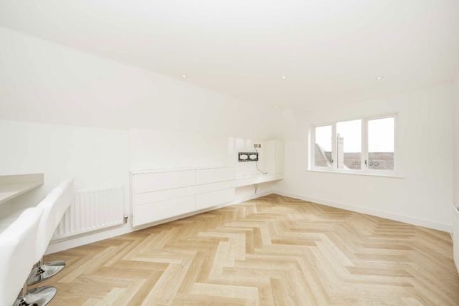 Flat 12, 1, Guardhouse Way, London photo 2
