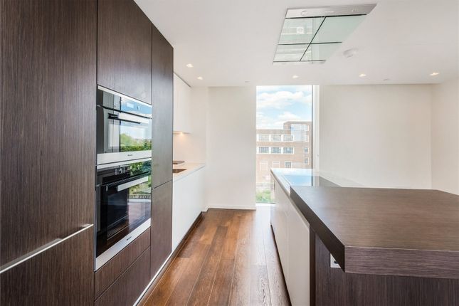 Flat to rent in Columbia Gardens, Earls Court, London