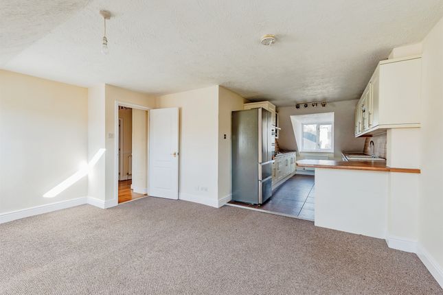 Flat 4, 42-44, Victoria Road, Redhill photo 2