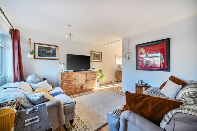 8, Chiltern Walk, Reading photo 2