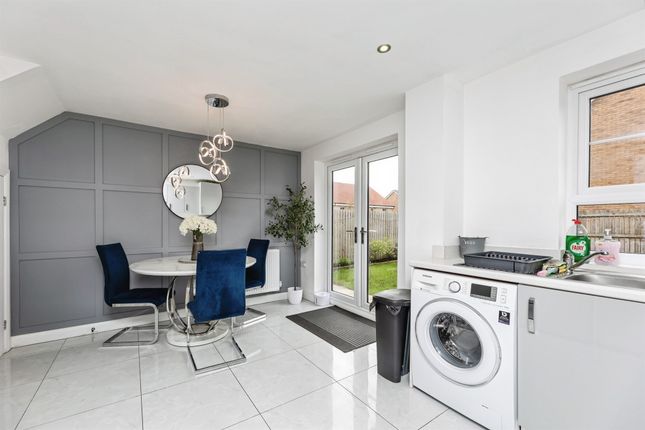 18, Crown Avenue, Wakefield photo 4