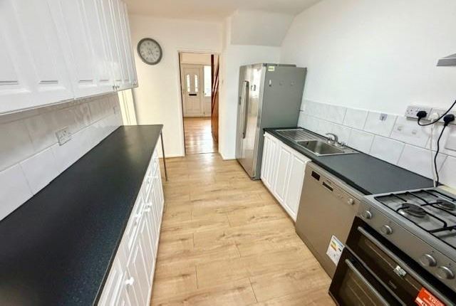Norbury Grove, Mill Hill photo 5
