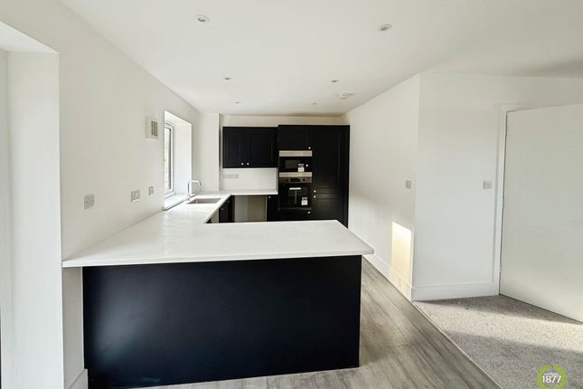 73 Tockholes Road, Darwen photo 3