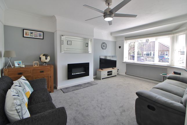 69, Linda Grove, Waterlooville photo 2