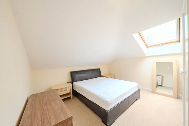 Flat 12, 105, King Lane, Leeds photo 4