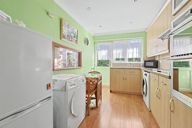 21, Hobbiton Hill, Chelmsford photo 4