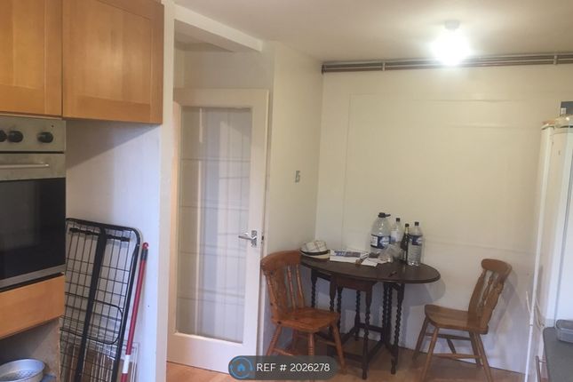 Room to rent in Worcester Road, Sutton