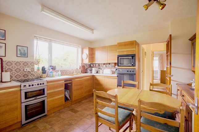 3 Thorns Close, Newmarket photo 3