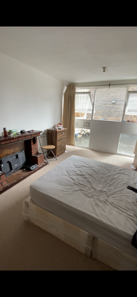 Thumbnail Room to rent in Market Square, London