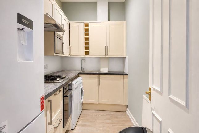 Flat 8, 2 Penywern Rd, London photo 2