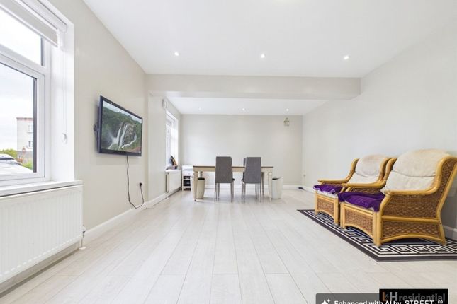 113 Crown Road, Borehamwood photo 4