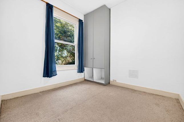 14b Rockmount Road, London photo 4