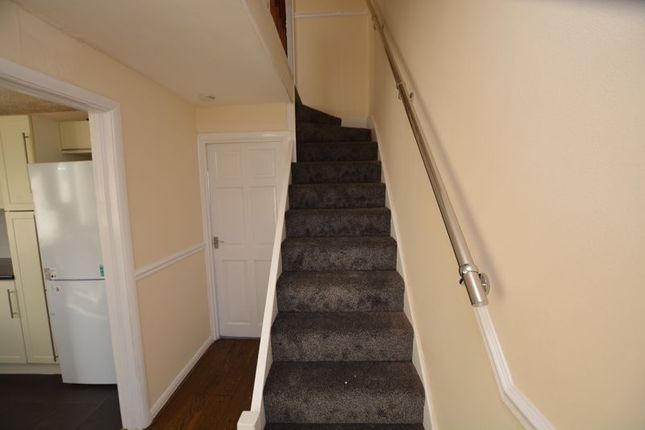 (LettsPay) 8, Aintree Close, Slough photo 2