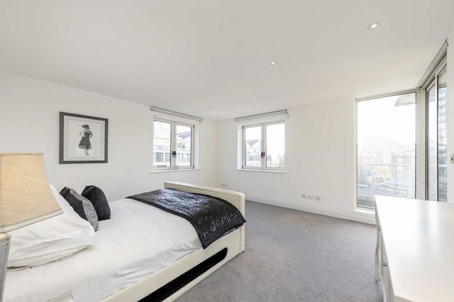 Flat for sale in King's Quay, Chelsea Harbour, London