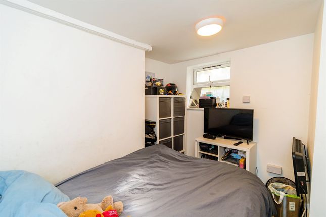 Flat for sale in The Polygon, Southampton