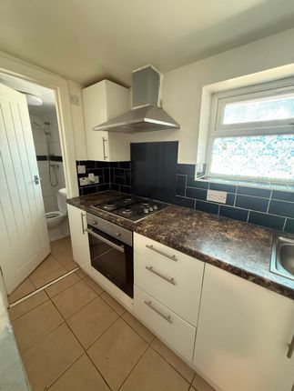 FLAT B, MOAT COTTAGE , St. Peters Way, Hayes photo 3