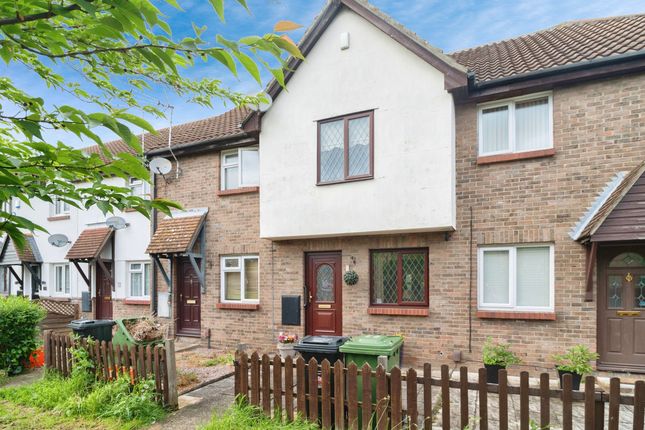 Thumbnail Terraced house for sale in Grange Avenue, Wickford