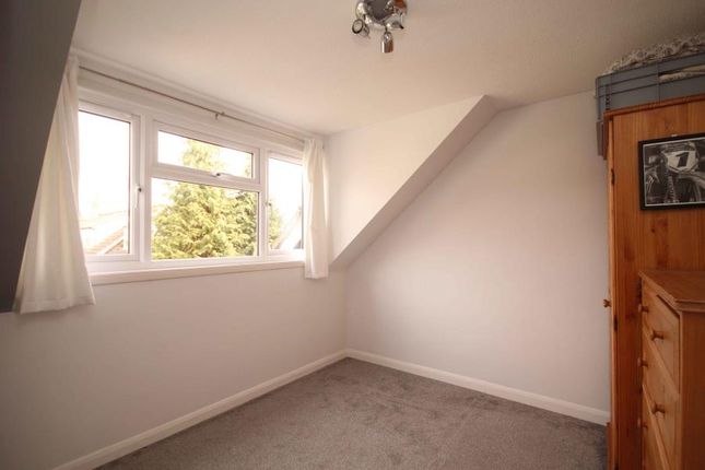 Flat to rent in Westfield Park, Hatch End, Pinner