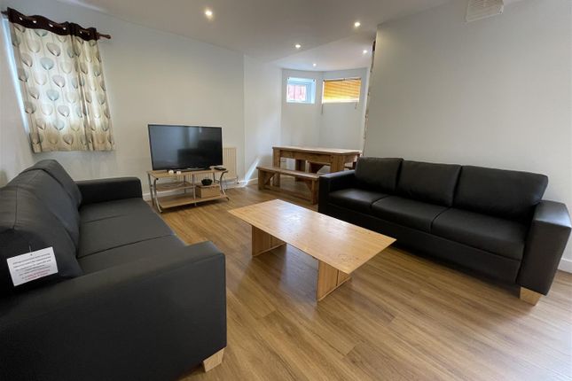 8, Chestnut Avenue, Leeds photo 3