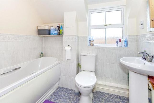 Flat for sale in Tracy Avenue, Langley, Slough
