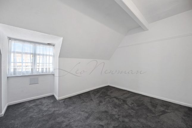 6A 3 Bedroom The Market Place, Falloden Way, London photo 5