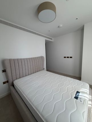 Thames City, Carnation Way, London photo 4