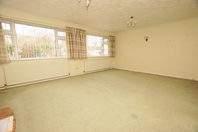 12, Lancaster Close, Lee-On-The-Solent photo 4