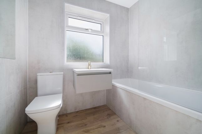 31, Ladykirk Crescent, Renfrewshire photo 4