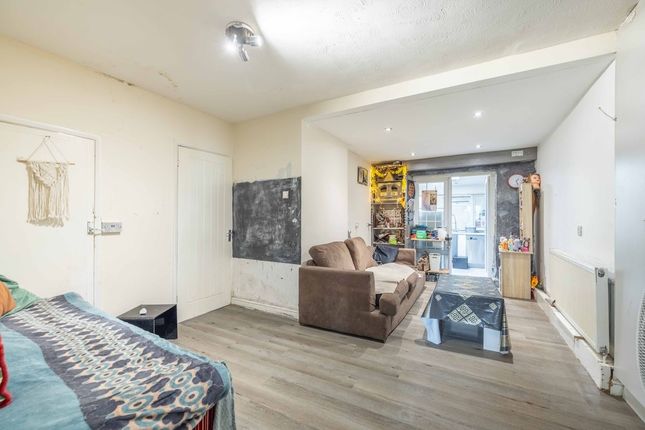 44a, Cumberland Avenue, Slough photo 2