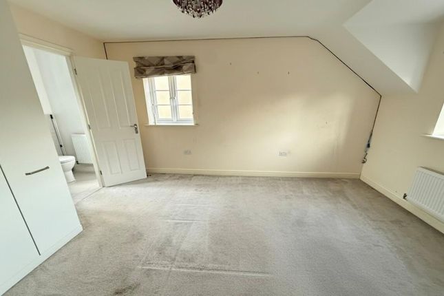 14, Violet Close, Northampton photo 4
