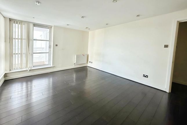 Flat for sale in Canning Town, London