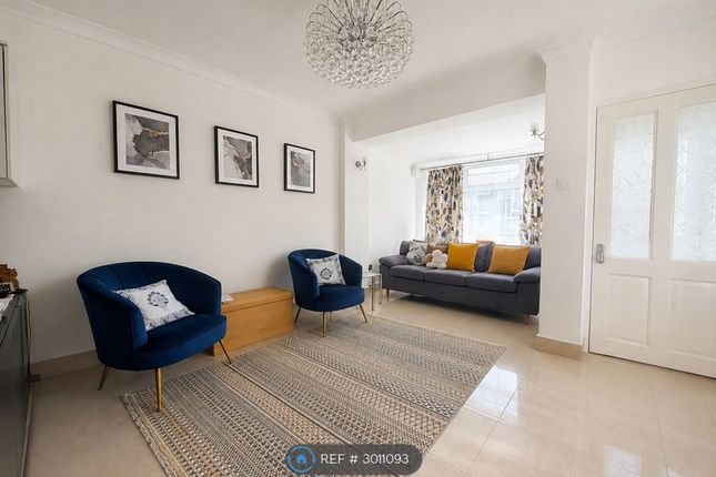 Bannister Close, Greenford photo 2