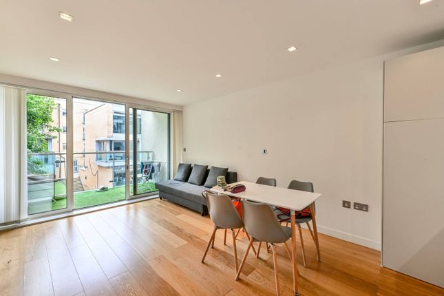 Thumbnail Flat to rent in Wenlock Road, Angel, London