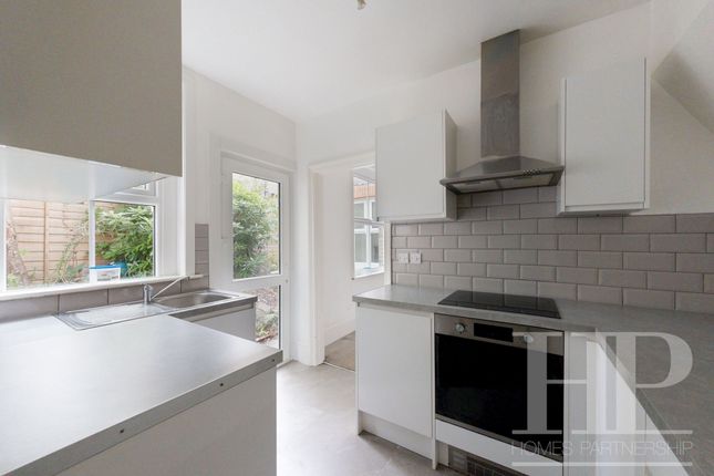 Lower Flat, 12 Grosvenor Road, East Grinstead photo 3