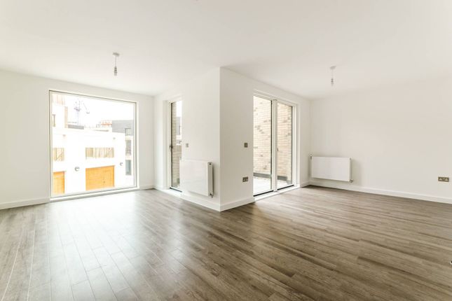 Thumbnail Property to rent in Potters Row, Stratford, London