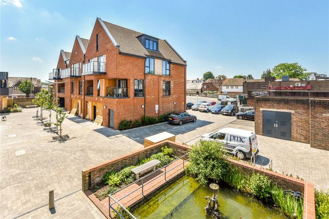Flat for sale in High Street, Petersfield, Hampshire
