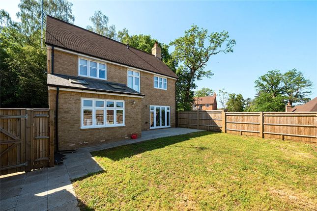1, Claremont Close, Leatherhead photo 3
