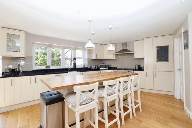 15, Park Crescent, Borehamwood photo 4