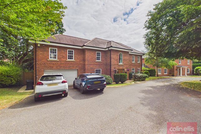 9B, Throxenby Lane, Scarborough photo 2
